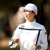 　１７番、グリーン上のボールの位置を見て驚いた表情を見せる金沢志奈（撮影・中田匡峻）