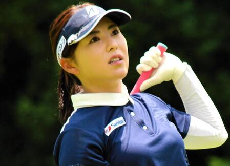 「なっちゃん、社員さんかと　妹はＪＫ風」　姉妹ゴルファーが所属契約先の制服姿披露　姉「＃高校生の頃の妹を思い出した」にＳＮＳ反響