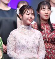 　ＪＬＰＧＡアワードに登壇し笑顔の吉田優利（撮影・開出牧）