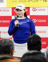 　トークイベントで笑顔を見せる小祝さくら