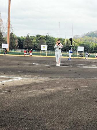 　被弾にも打者をたたえる渋野日向子