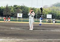 　被弾にも打者をたたえる渋野日向子