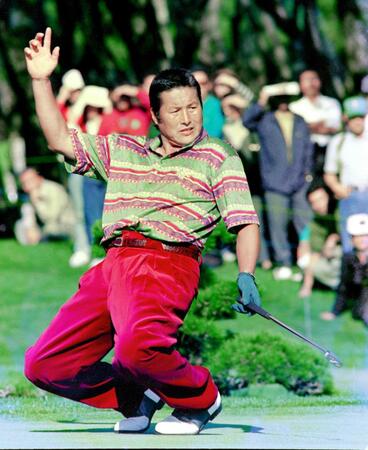 　派手なアクションで魅了する尾崎将司さん＝９４年