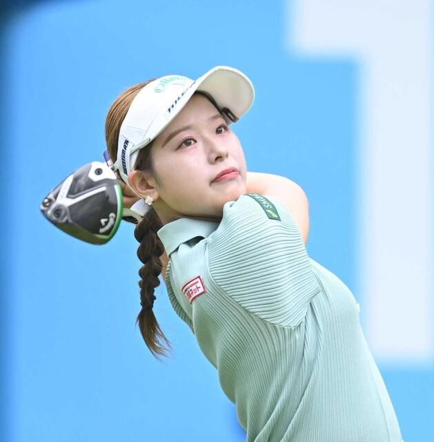 女子ゴルファー　私服ショットに大反響