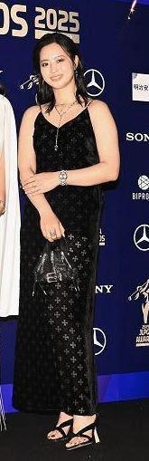 柏原明日架、アワードでクロムハーツ統一