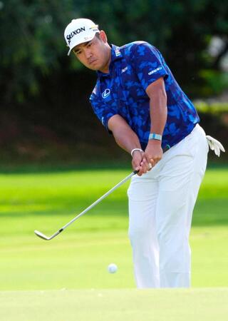 　１０番で第４打を放つ松山英樹（共同）