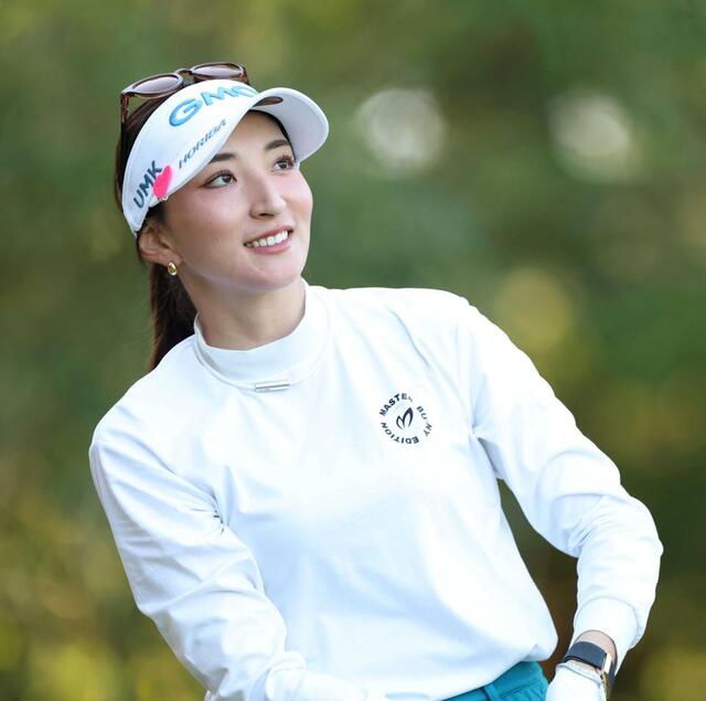 人気女子ゴルファー脇元華 プロ野球選手との合同自主トレ打ち上げ報告
