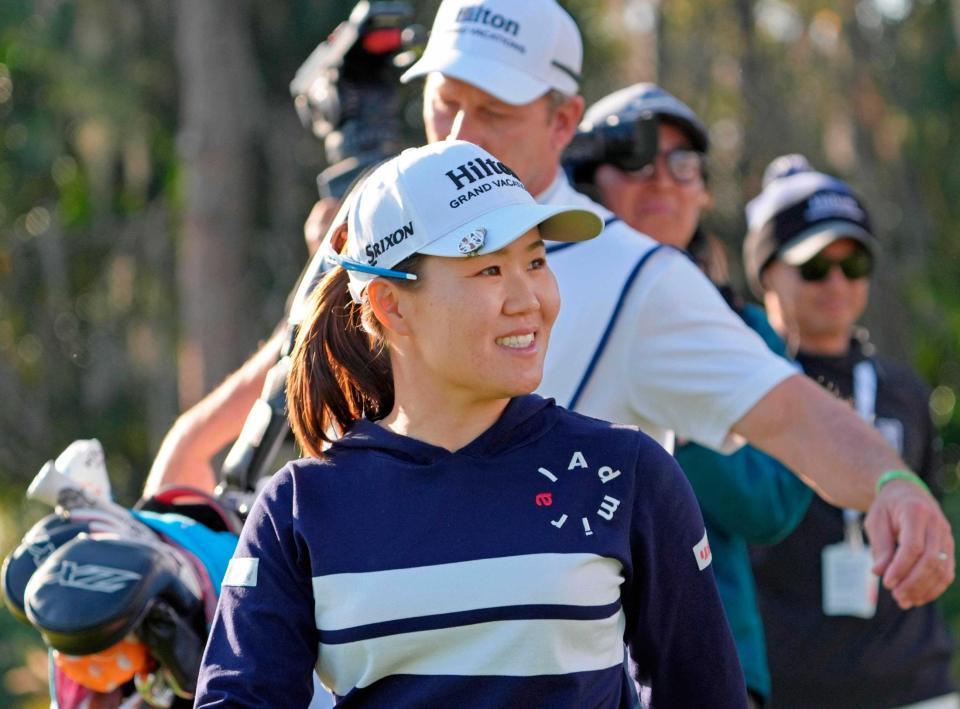 　笑顔でホールアウトする畑岡奈紗。６アンダーで首位（共同）