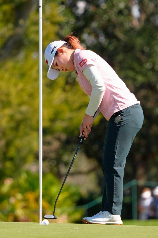 　第２ラウンド、通算４アンダーで１１位の古江彩佳＝レークノナ・クラブ（共同）