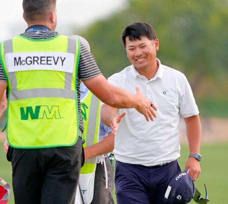 　第２ラウンド、笑顔でホールアウトする久常涼（共同）