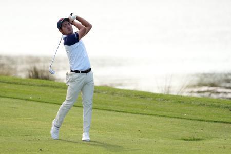 　コグニザント・クラシック第１ラウンド、６番でショットを放つ金谷拓実＝２６日、フロリダ州パームビーチガーデンズ（ゲッティ＝共同）