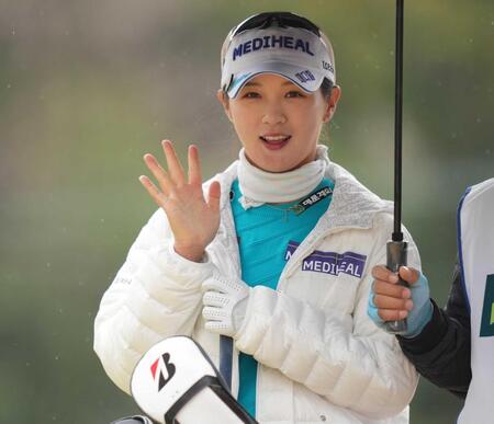 　１８番のティーショット前、笑顔の朴炫径