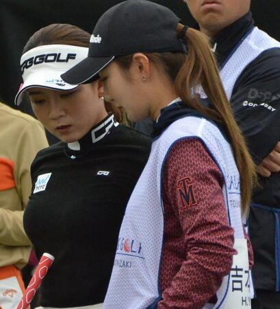 吉本百花（右）と妹のひかる