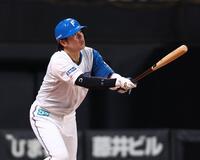 ６回、２ランを放つ清水（撮影・中島達哉）