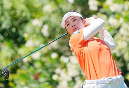 　通算１アンダーで４位の山下美夢有（共同）