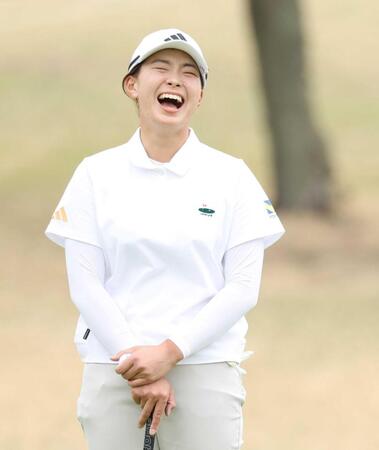 　プロアマ大会で笑顔がはじける渋野日向子＝埼玉・石坂ＧＣ（撮影・伊藤笙子）