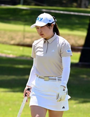 　プロアマ戦で調整する荒木優奈＝熊本空港ＣＣ