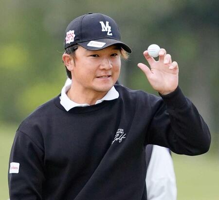 通算１３アンダーで首位の香妻陣一朗