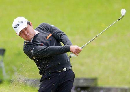 　第３日、通算１８アンダーで首位の米沢蓮＝ＭＺ・ＧＣ