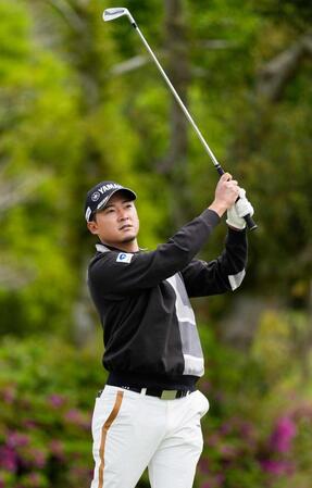 　通算１７アンダーで２位の今平周吾