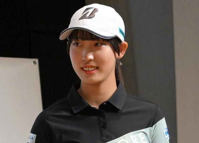美人ゴルファーの最新姿にファン騒然