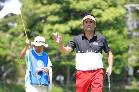 ９番、ファンの声援に応える池田勇太