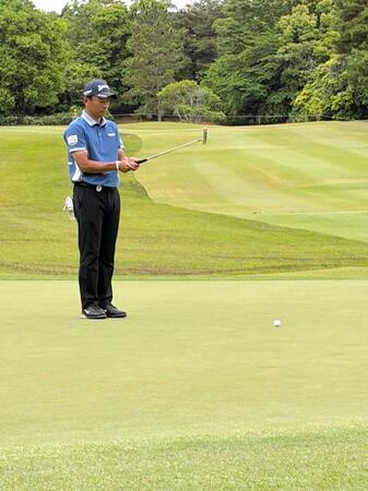 午前組でトップに立った岡田晃平