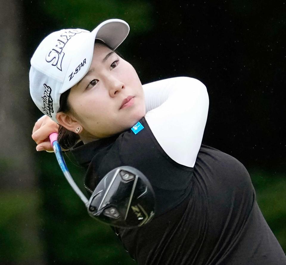 　４アンダーで首位の藤本愛菜