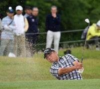 第３日　１８番でバンカーショットを放つ出利葉太一郎