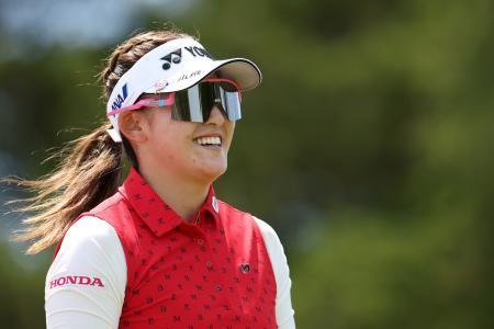 　ショップライトＬＰＧＡ最終ラウンド、８番ティーで笑顔を見せる岩井千怜＝５月３１日、ニュージャージー州ギャロウェー（ゲッティ＝共同）