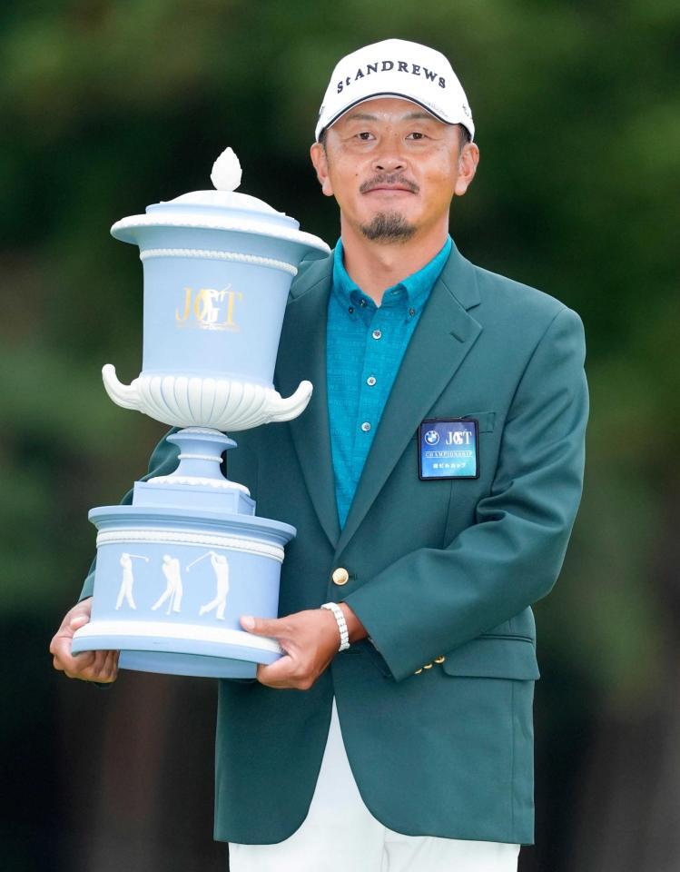 　プレーオフを制し、２年ぶり２度目の優勝を果たした岩田寛