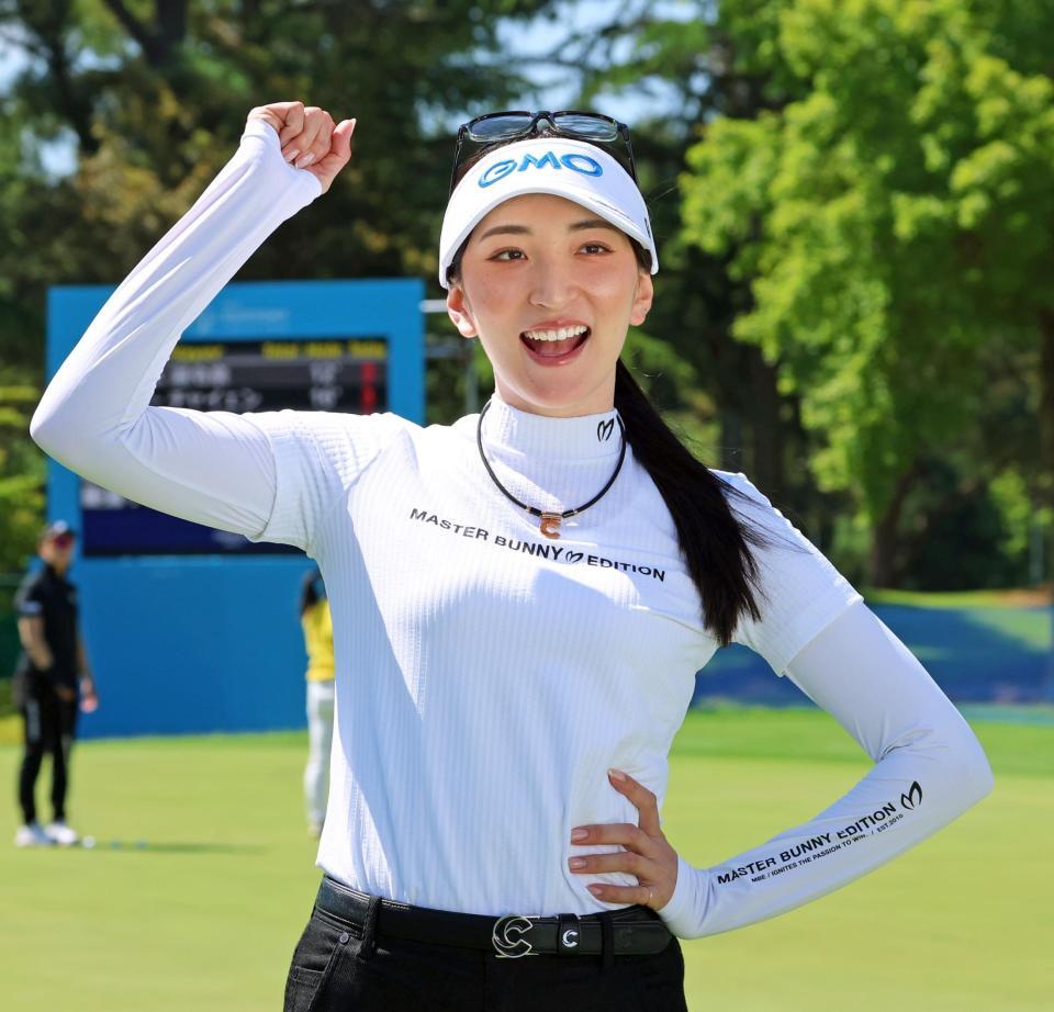今季初戦を迎え笑顔を見せる脇元華（撮影・立川洋一郎）