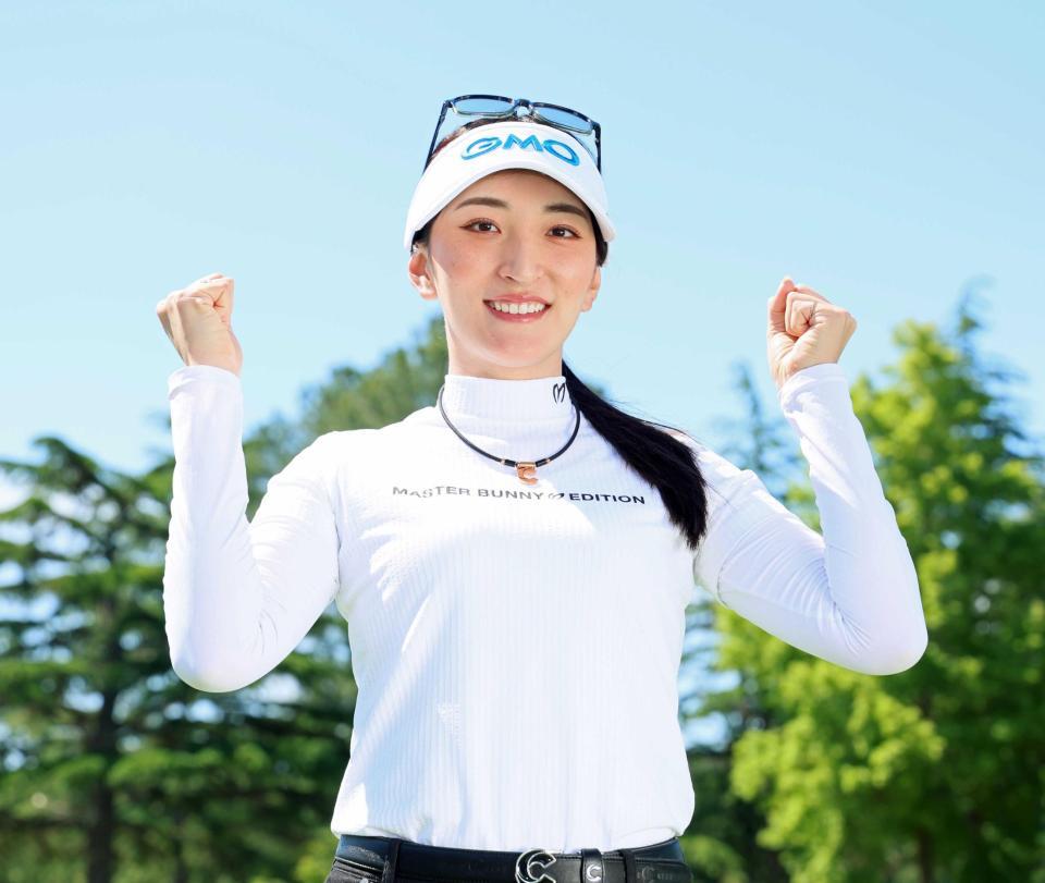 　今季初戦を迎え笑顔を見せる脇元華（撮影・立川洋一郎）