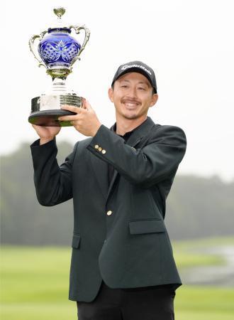　２年ぶりの通算３勝目を挙げた岩崎亜久竜＝西那須野ＣＣ
