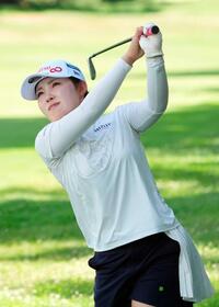 　エビアン選手権の練習ラウンドで調整する古江彩佳（共同）