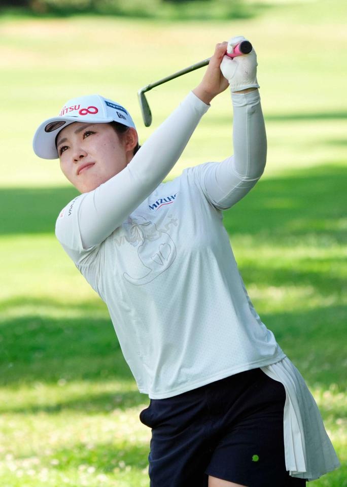 　エビアン選手権の練習ラウンドで調整する古江彩佳（共同）