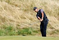 第１ラウンド、６番でショットを放つ松山英樹。２オーバーで８５位（共同）