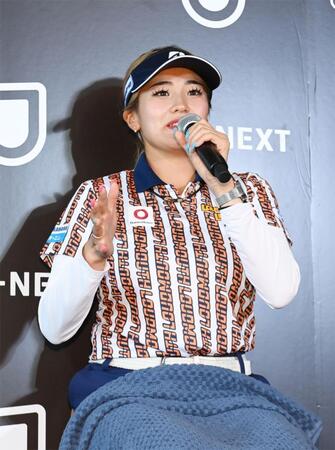メジャー初優勝を報告する桑木志帆（撮影・園田高夫）