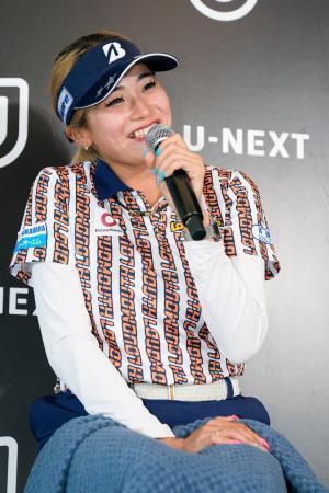 　ゴルフの全英女子オープンでメジャー初優勝を果たし、記者会見する桑木志帆＝４日、東京都内