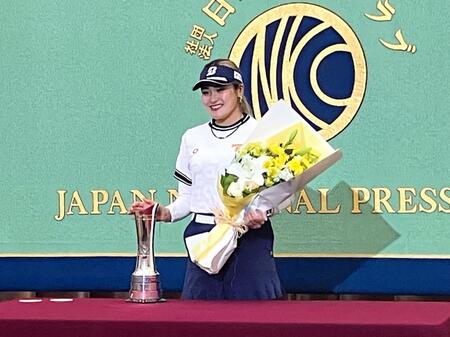 日本記者クラブで会見を行った桑木志帆