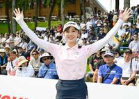 　通算８アンダーでツアー初優勝した吉沢柚月＝札幌国際ＣＣ