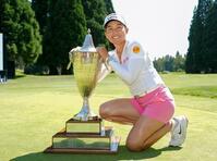 竹田麗央が悲願の初優勝！初日41位からの大まくり 元賞金女王・平瀬