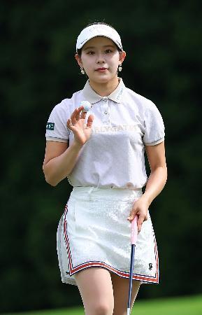 　第２日、通算９アンダーで首位の吉田鈴＝大箱根ＣＣ