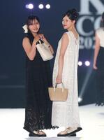 臼井麗香（左）と臼井蘭世＝２０２６年４月５日