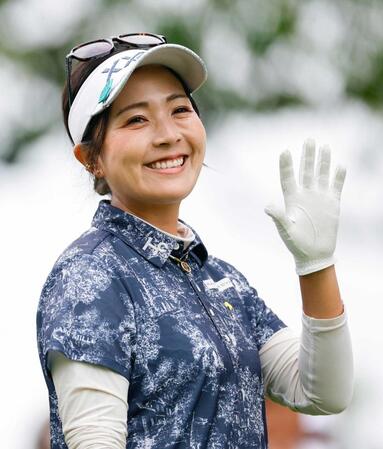 ８アンダーで首位に立った青木瀬令奈