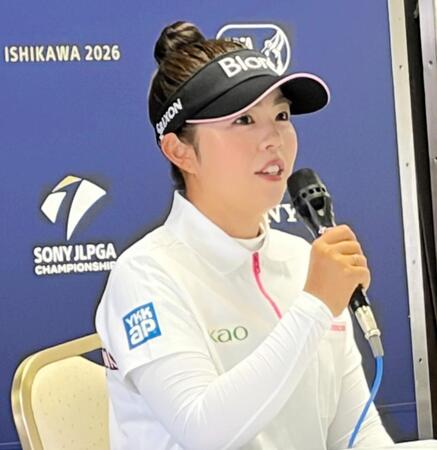 開幕前日会見に臨む山下美夢有