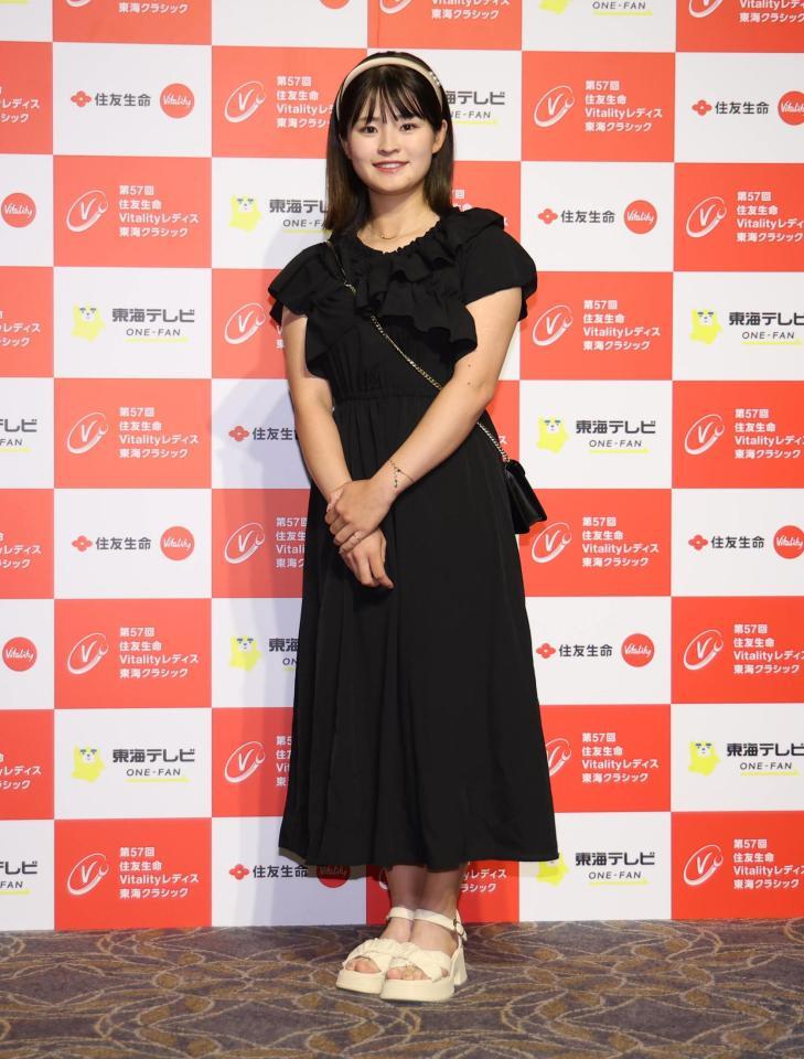 ドレスアップし笑顔を見せる政田夢乃　