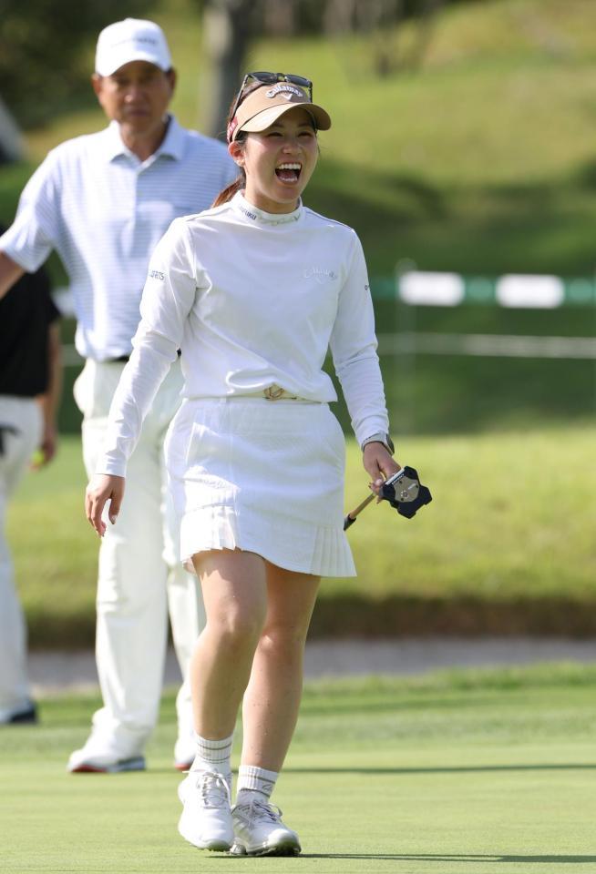 ９番、笑顔を見せる西村優菜（撮影・中田匡峻）