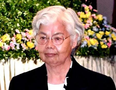 岡本綾子氏