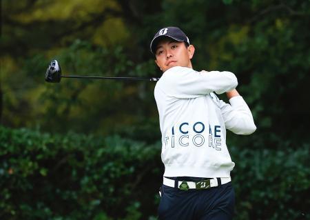 　第２日、通算８アンダーで首位の福住修＝三好ＣＣ